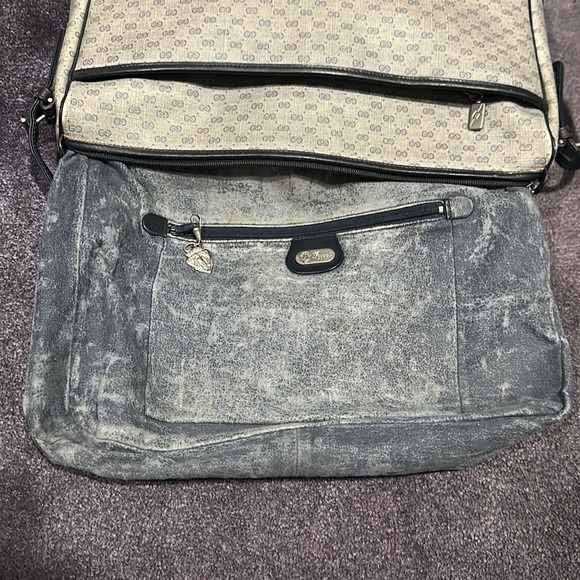 Project bag!!!Gucci Navy shoulder bag… Vintage!  12/2000!  PRICE DROP! - Picture 12 of 17